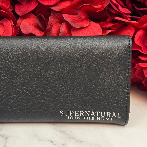 Supernatural Black Pentagram Bifold Wallet - Picture 11 of 13